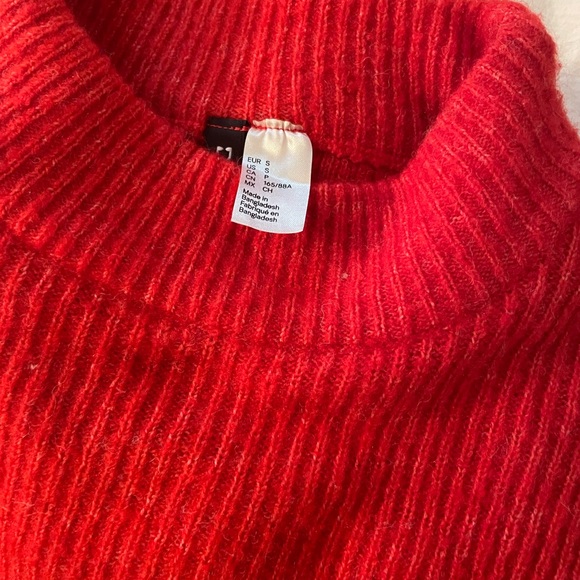 H&M red sweater - Picture 3 of 3